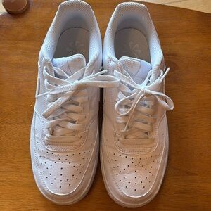 Nike Court Vision Lo NN white/ white women’s sneaker Size 9. Excellent Condition